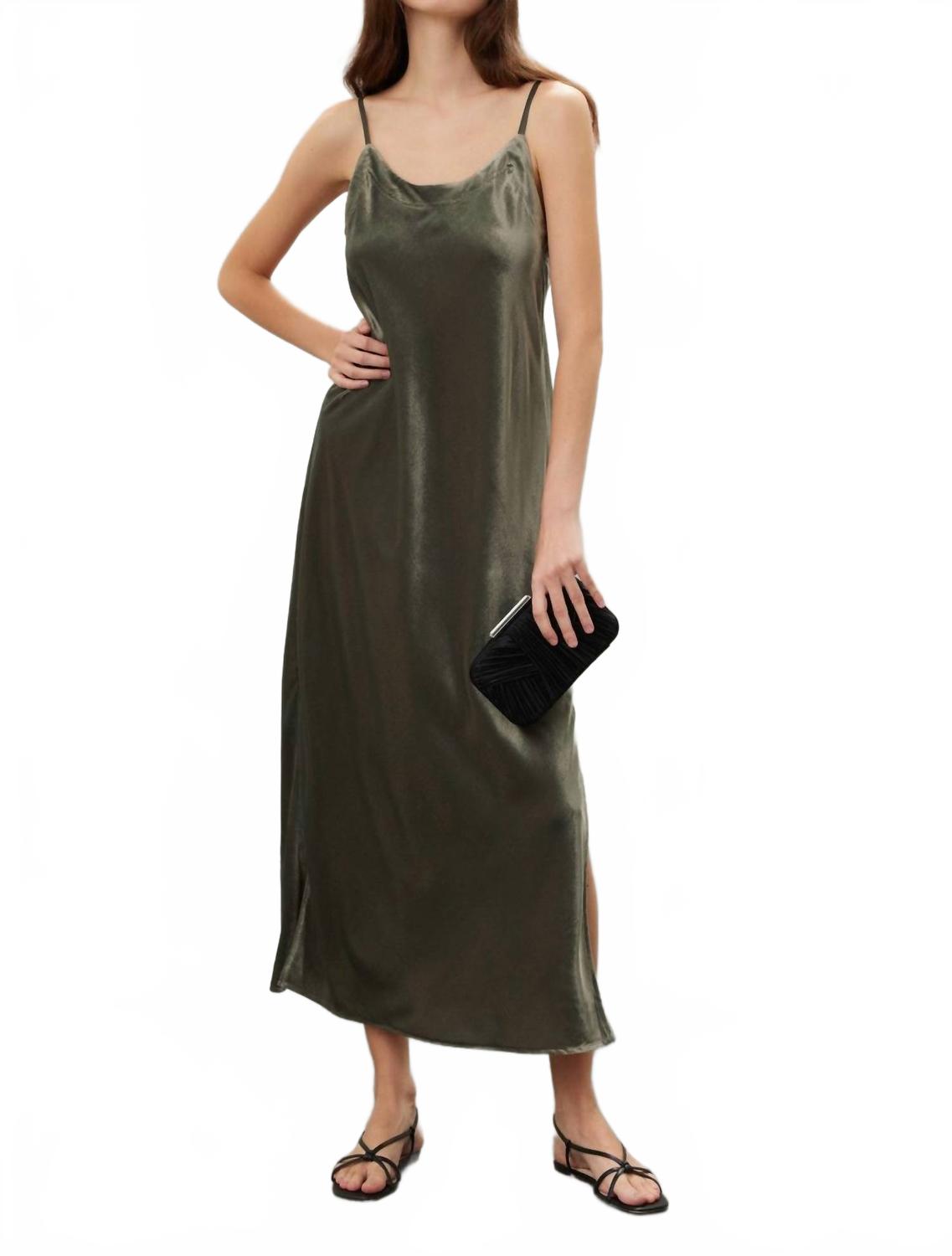 Платье-комбинация макси Breeze Velvet цвета шалфейно-зеленый Splendid, Sage Green
Платье-комбинация макси Breeze Velvet цвета шалфейно-зеленый Splendid, Sage Green