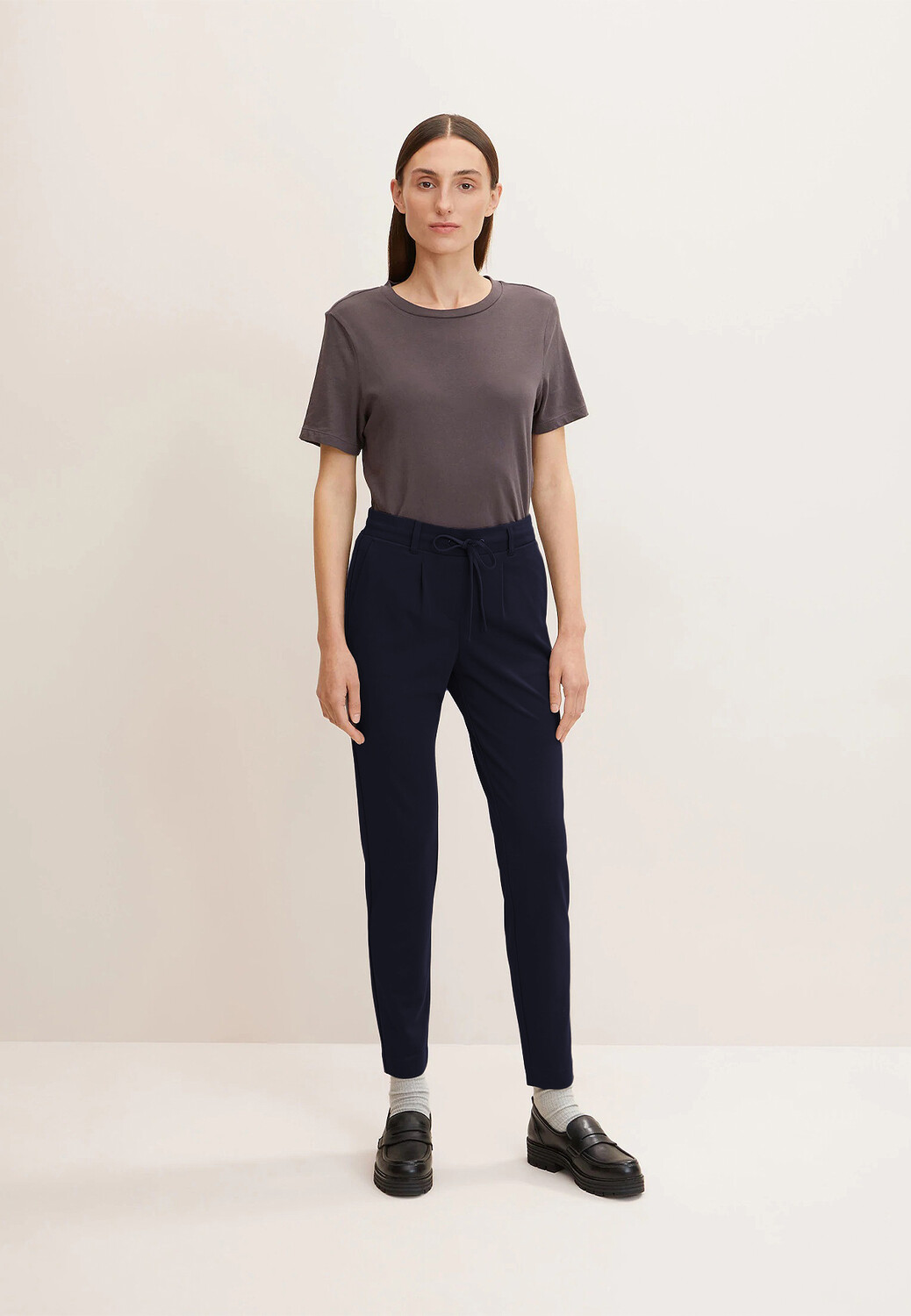 Брюки Tom Tailor Elegante Business Stoffhose Loose Fit Ankle Pants mit Tunnelzug, темно-синий
Брюки Tom Tailor Elegante Business Stoffhose Loose Fit Ankle Pants mit Tunnelzug, темно-синий
