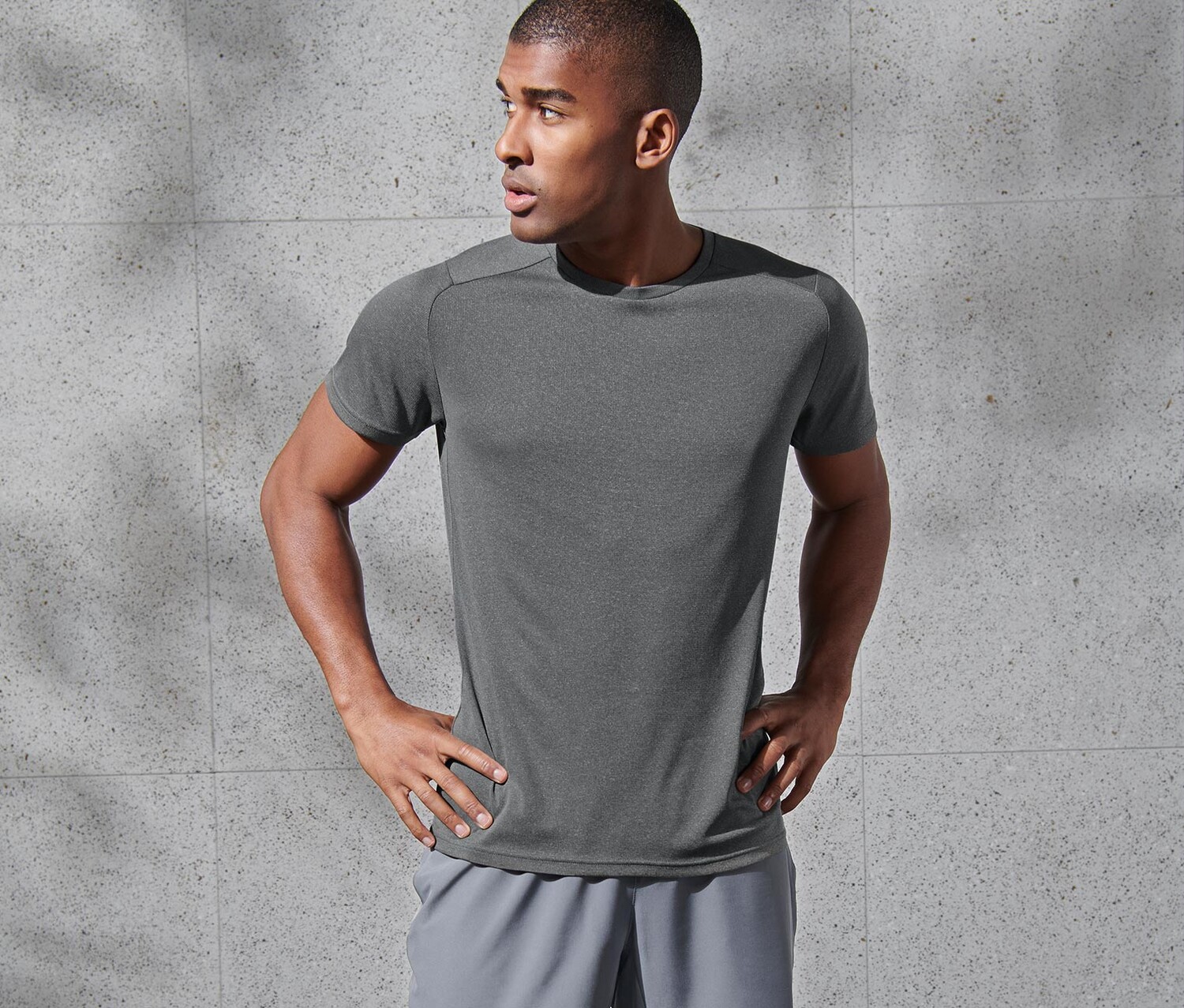 Функциональная рубашка Tchibo, хизер серый 
Функциональная рубашка Tchibo, хизер серый