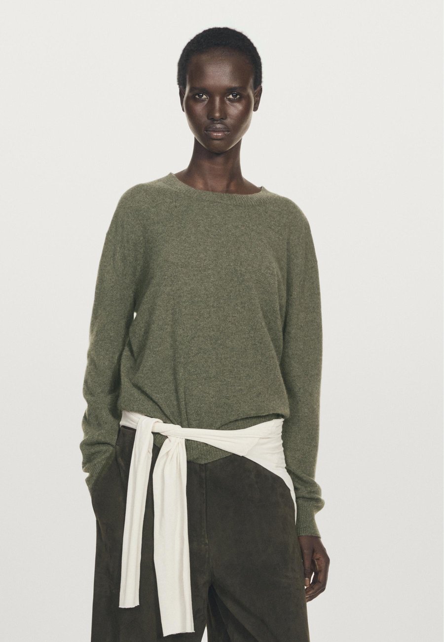 Джемпер Massimo Dutti CREW NECK CASHMERE WITH LONG SLEEVES, Green/Olive
Джемпер Massimo Dutti CREW NECK CASHMERE WITH LONG SLEEVES, Green/Olive