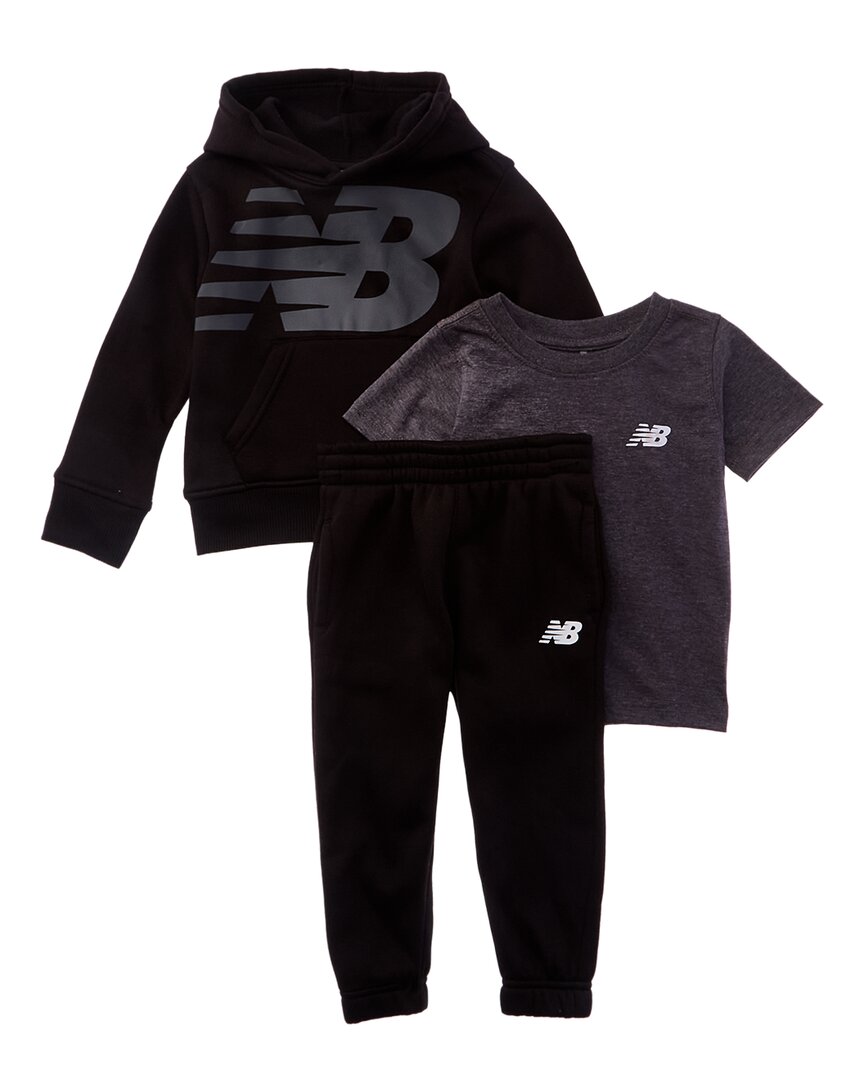 Комплект New Balance из 3 предметов: флисовая толстовка, футболка и спортивные штаны, черный
Комплект New Balance из 3 предметов: флисовая толстовка, футболка и спортивные штаны, черный