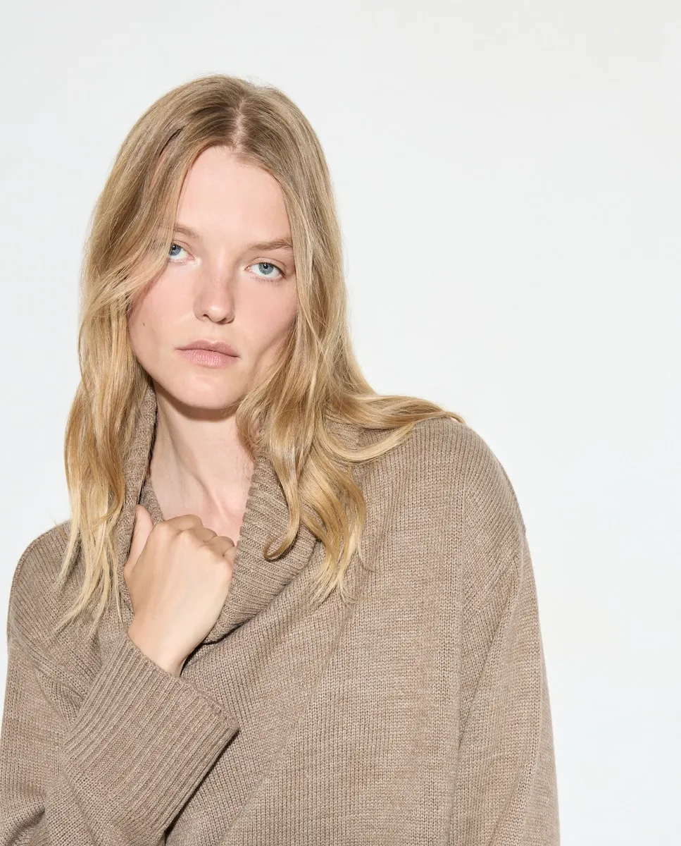 Женский свитер крупной вязки с высоким воротником Woman El Corte Inglés, коричневый
Женский свитер крупной вязки с высоким воротником Woman El Corte Inglés, коричневый