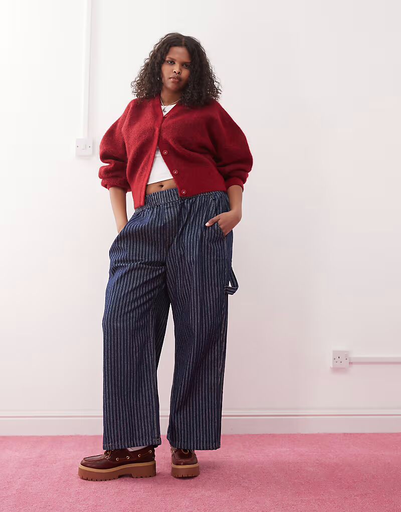 Брюки-карго COLLUSION Plus в синюю полоску с застежкой-липучкой 
Брюки-карго COLLUSION Plus в синюю полоску с застежкой-липучкой