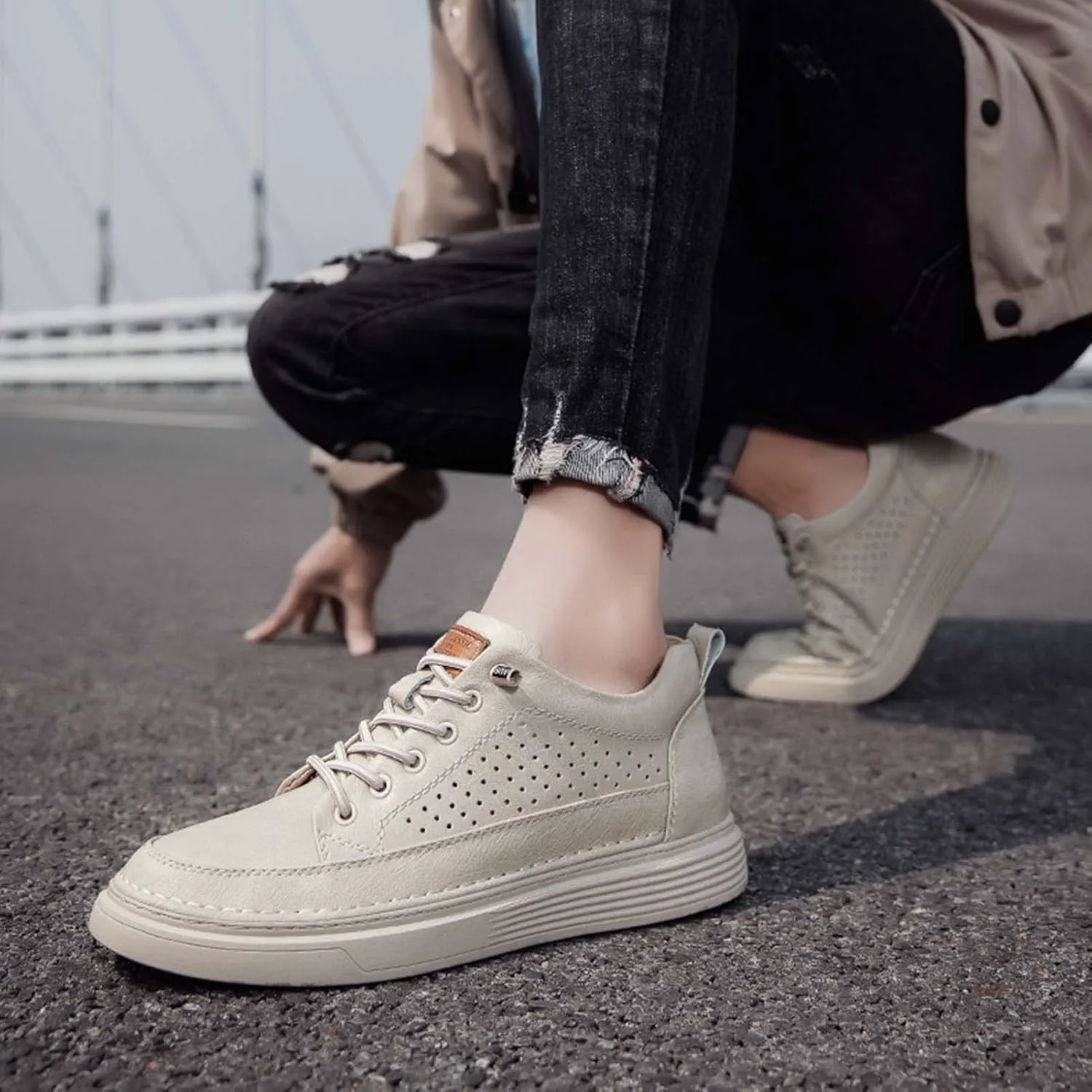 Мужские невидимые ботинки CERYTHRINA для увеличения роста на 2,5 дюйма, повседневные кроссовки с комфортом, кожаные скелетные туфли, бежевый
Мужские невидимые ботинки CERYTHRINA для увеличения роста на 2,5 дюйма, повседневные кроссовки с комфортом, кожаные скелетные туфли, бежевый