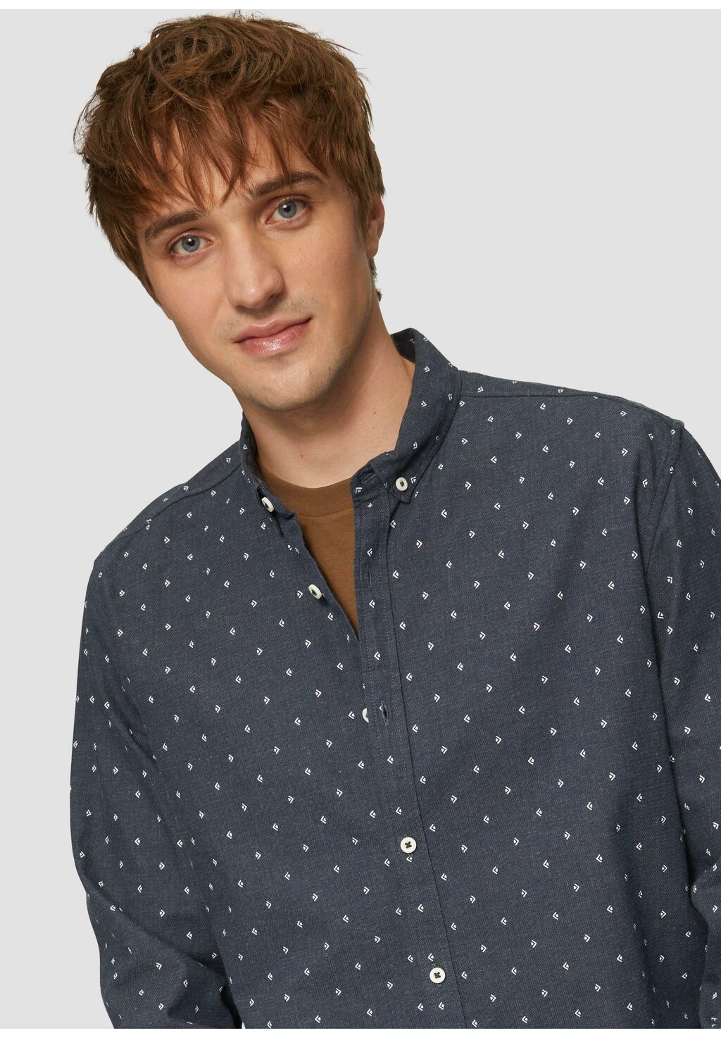 Рубашка REGULAR FIT ALL OVER QS, цвет Mottled Light Blue
Рубашка REGULAR FIT ALL OVER QS, цвет Mottled Light Blue