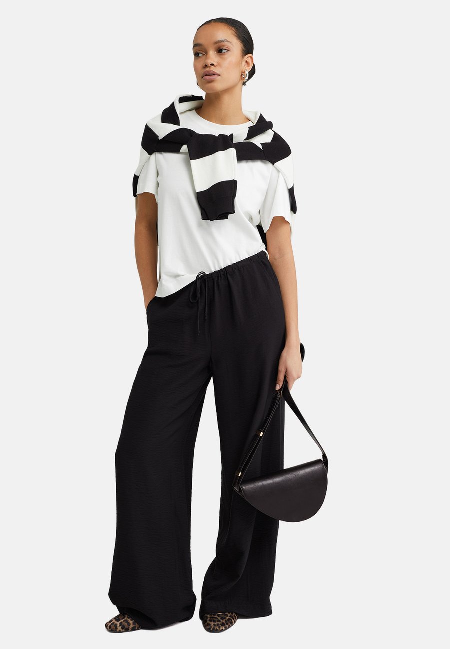 Сумка кросс-боди WE Fashion Cross body bag, Black
Сумка кросс-боди WE Fashion Cross body bag, Black