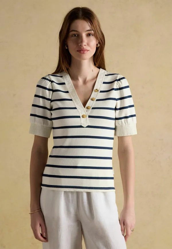 Футболка с v-образным вырезом и пышными рукавами, прямого кроя, модель tabitha. Joules, Navy Stripe, Синий, Футболка с v-образным вырезом и пышными рукавами, прямого кроя, модель tabitha. Joules, Navy Stripe
Футболка с v-образным вырезом и пышными рукавами, прямого кроя, модель tabitha. Joules, Navy Stripe, Синий, Футболка с v-образным вырезом и пышными рукавами, прямого кроя, модель tabitha. Joules, Navy Stripe