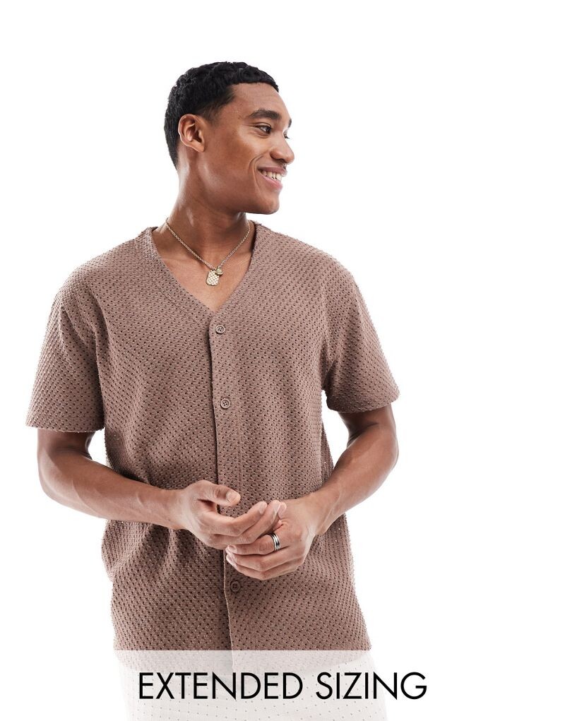 ASOS DESIGN – темно-бежевая фактурная рубашка свободного кроя в бейсбольном стиле
ASOS DESIGN – темно-бежевая фактурная рубашка свободного кроя в бейсбольном стиле
