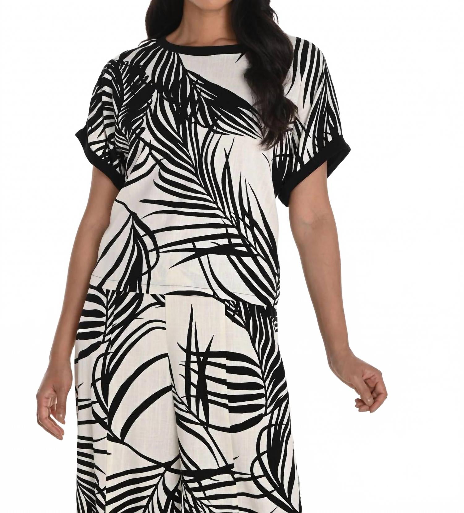 Топ с тропическим принтом листьев в черно-натуральной гамме Frank Lyman
Топ с тропическим принтом листьев в черно-натуральной гамме Frank Lyman