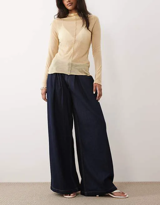 ASOS DESIGN wide leg jean with pleat detail in rinse wash
ASOS DESIGN wide leg jean with pleat detail in rinse wash