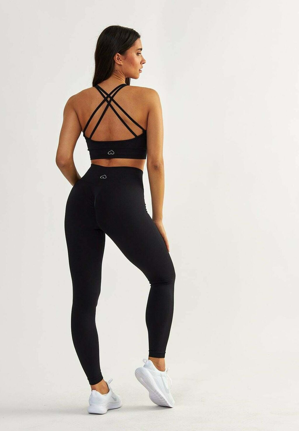 Спортивные бюстгальтеры со средней поддержкой QUEEN SEAMLESS BeShaped, черный
Спортивные бюстгальтеры со средней поддержкой QUEEN SEAMLESS BeShaped, черный