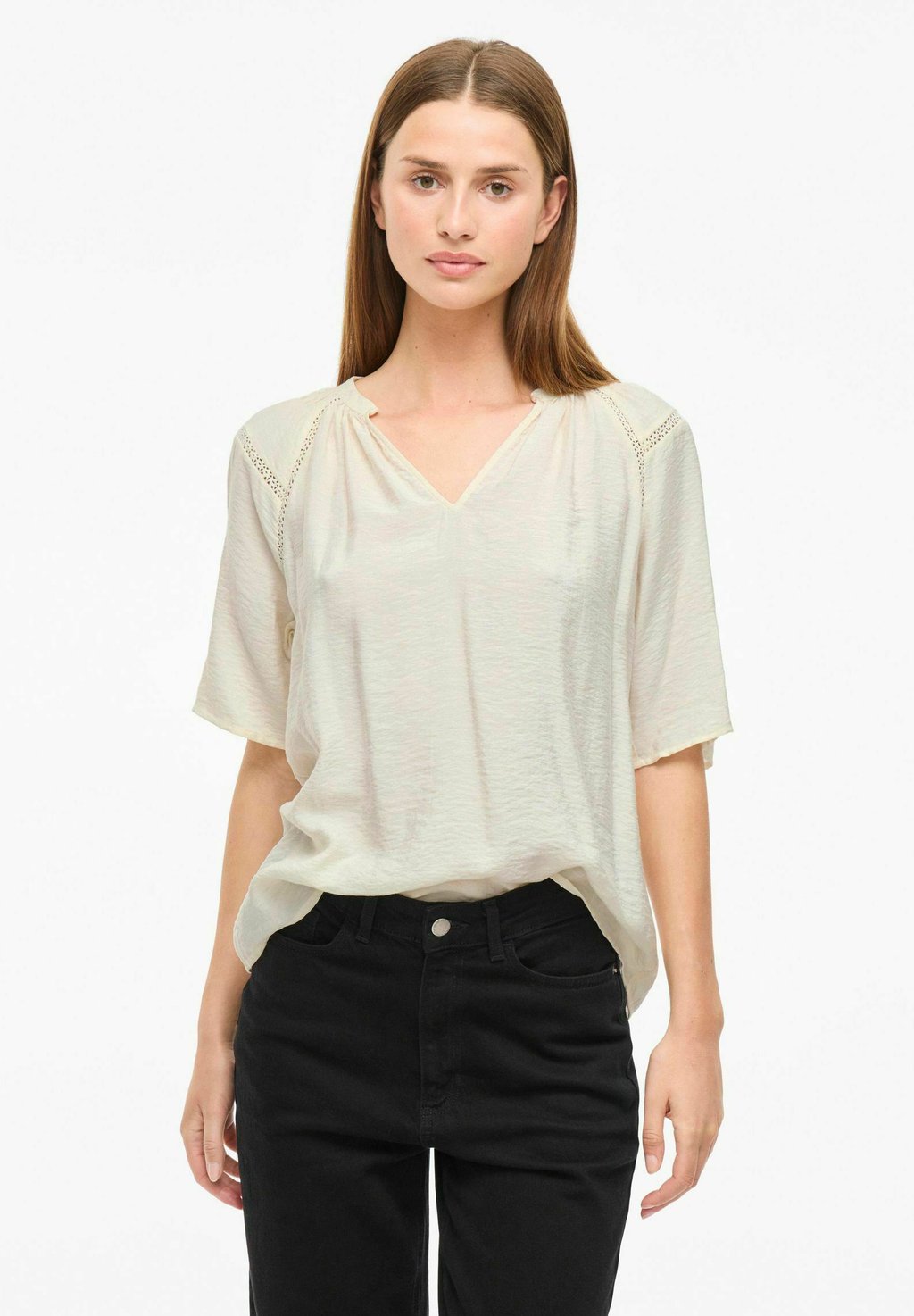 Блуза MIT KURZEN ÄRMELN V-AUSSCHNITT VILA, белый
Блуза MIT KURZEN ÄRMELN V-AUSSCHNITT VILA, белый