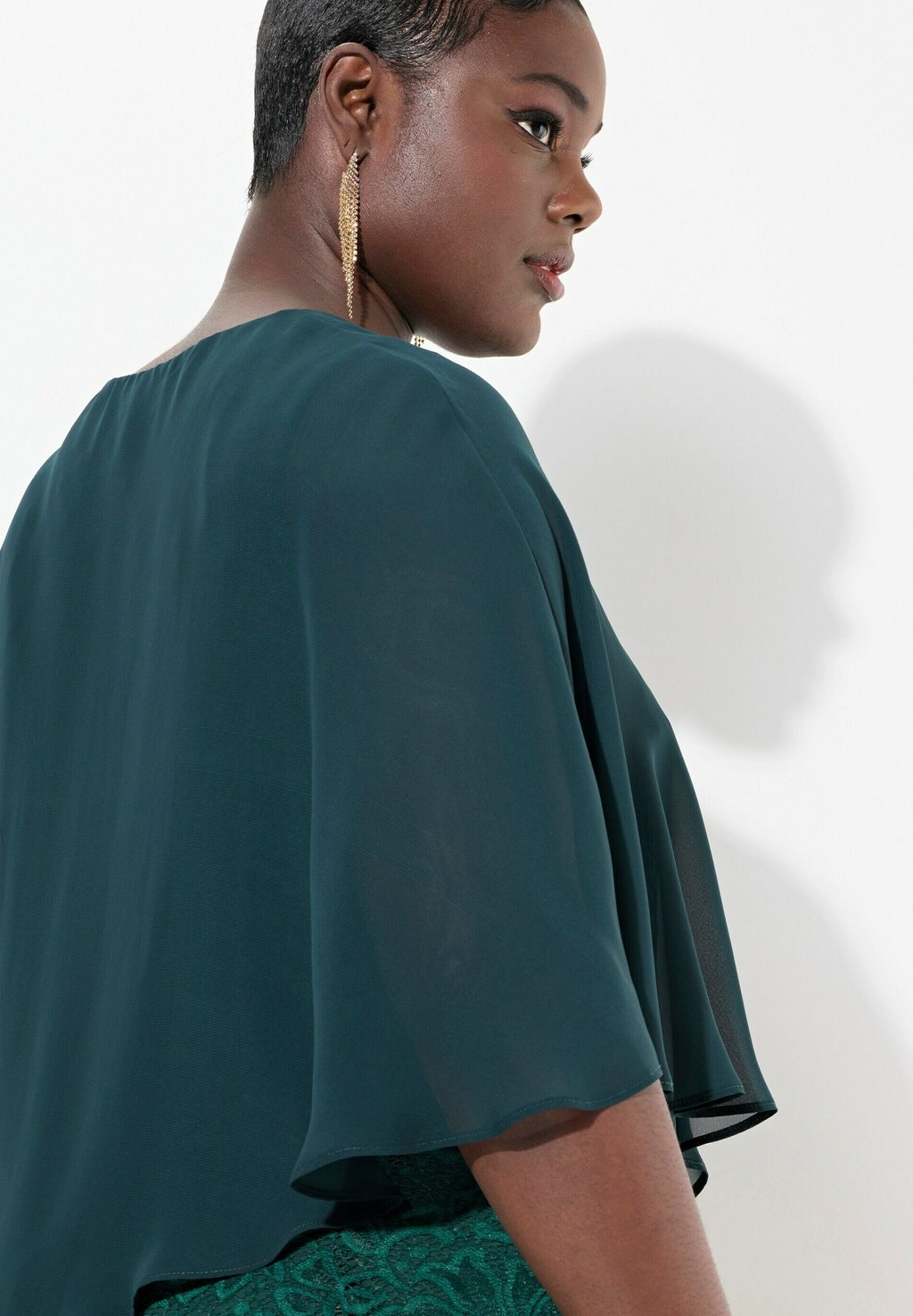 Коктейльное платье / Вечернее платье DU SOIR EN BASE EN MANCHES 3/4 Ulla Popken, зеленый
Коктейльное платье / Вечернее платье DU SOIR EN BASE EN MANCHES 3/4 Ulla Popken, зеленый