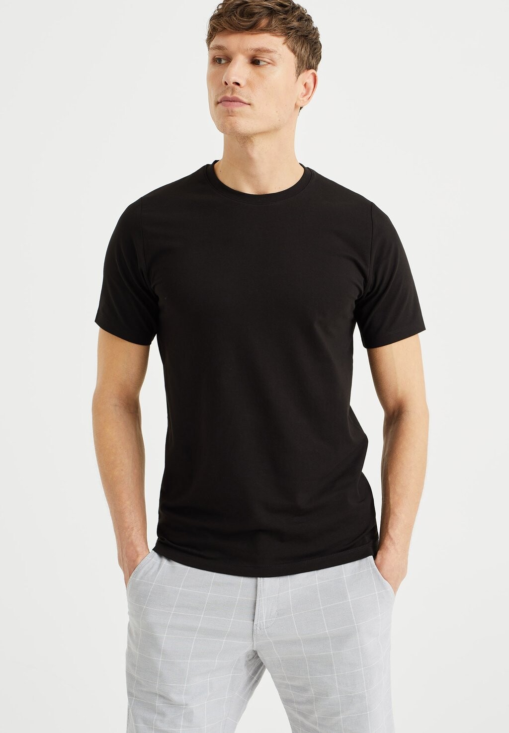 Футболка базовая BASIC WE Fashion, цвет black
Футболка базовая BASIC WE Fashion, цвет black