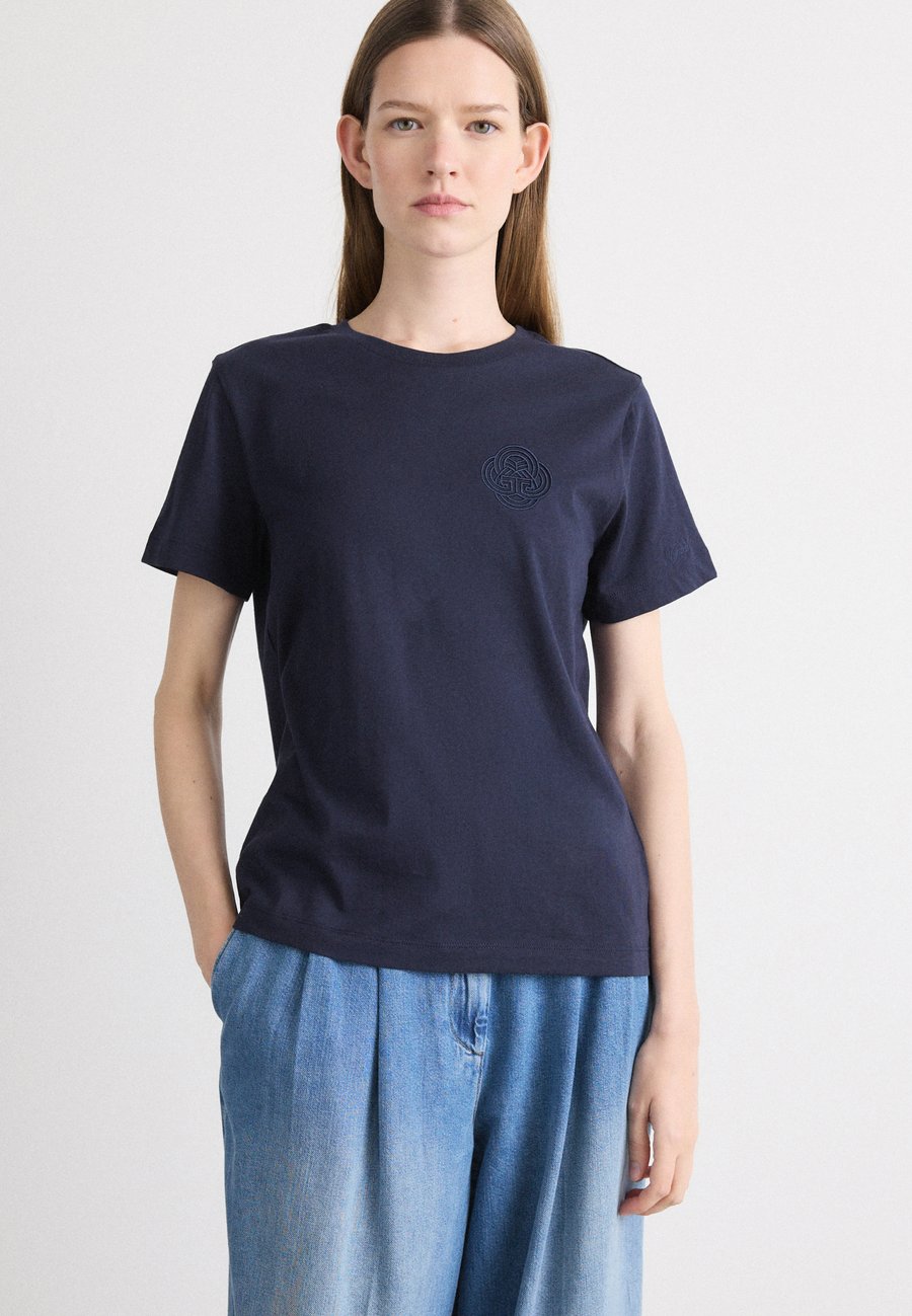 Футболка GANT GRAPHIC, Evening Blue/Dark Blue, Синий, Футболка GANT GRAPHIC, Evening Blue/Dark Blue
Футболка GANT GRAPHIC, Evening Blue/Dark Blue, Синий, Футболка GANT GRAPHIC, Evening Blue/Dark Blue