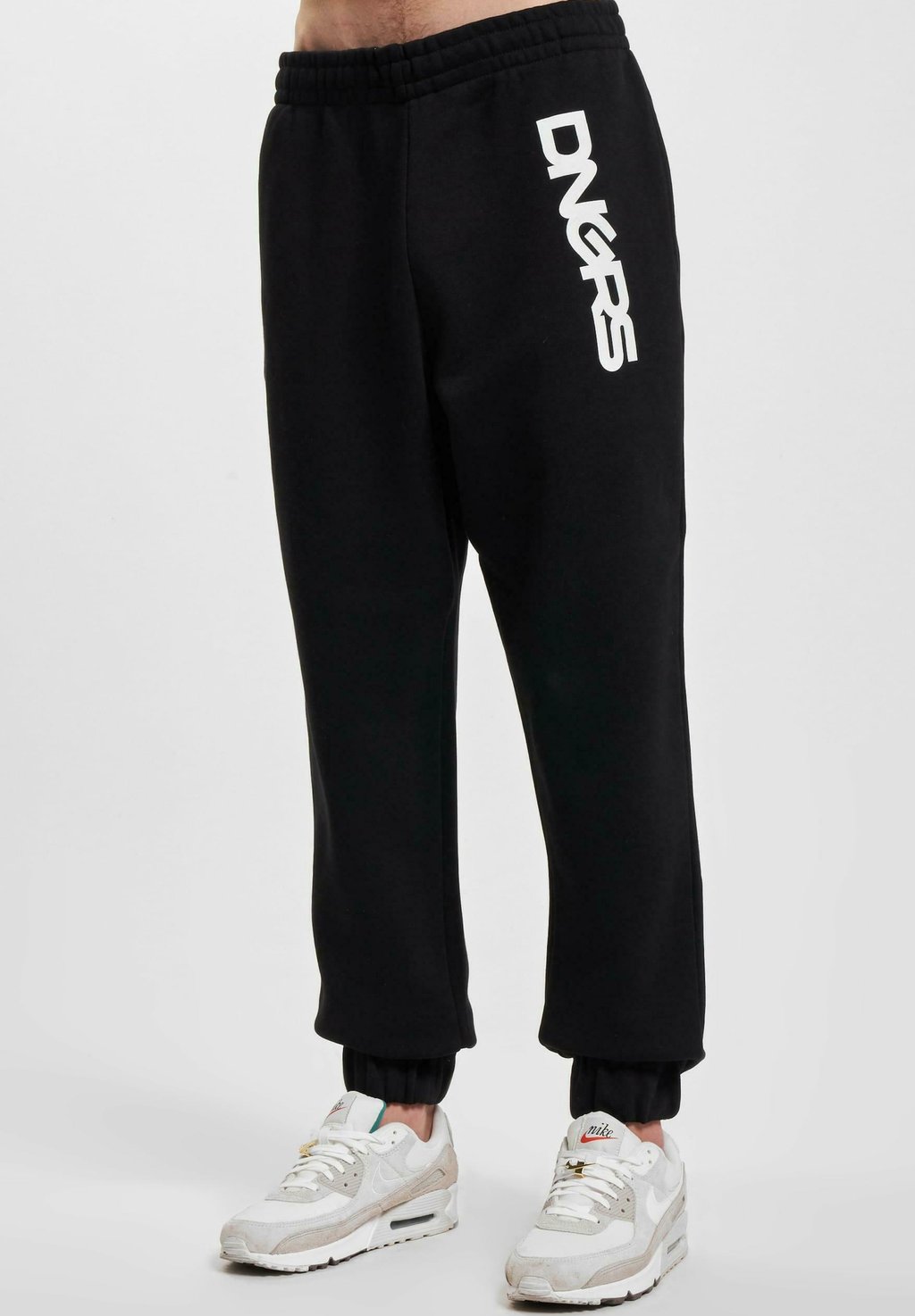 Спортивные штаны CALM Dangerous DNGRS, черный
Спортивные штаны CALM Dangerous DNGRS, черный