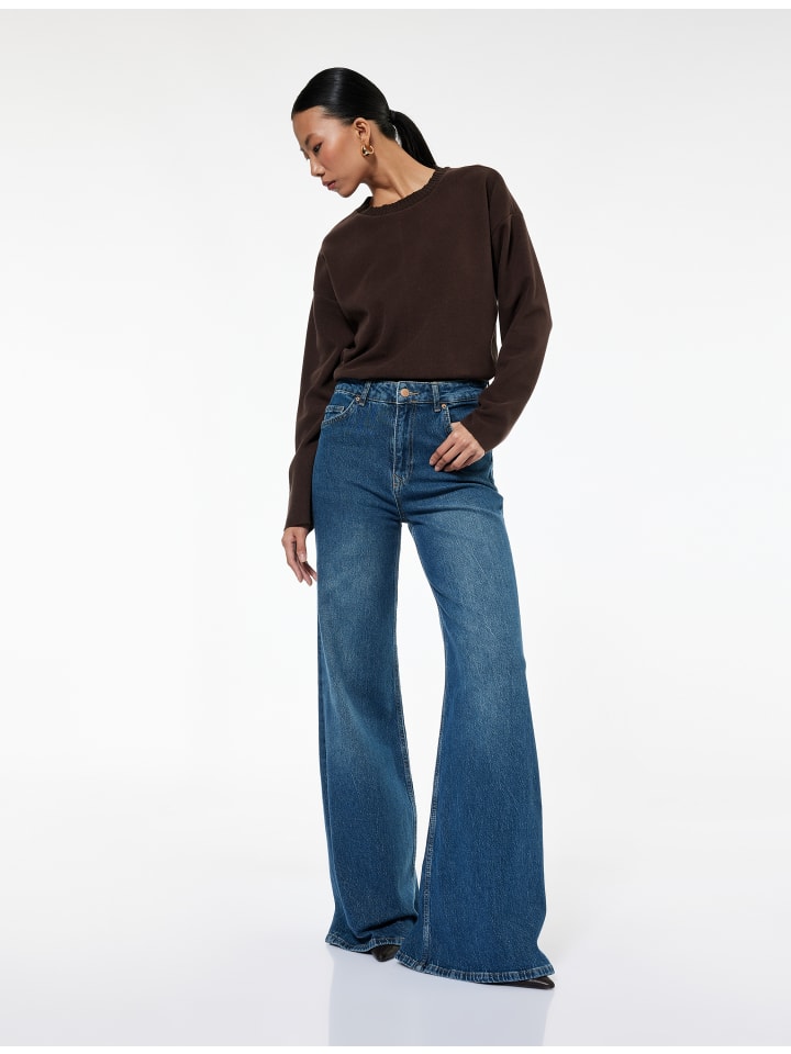 Брюки цвета индиго среднего размера KOTON
Брюки цвета индиго среднего размера KOTON