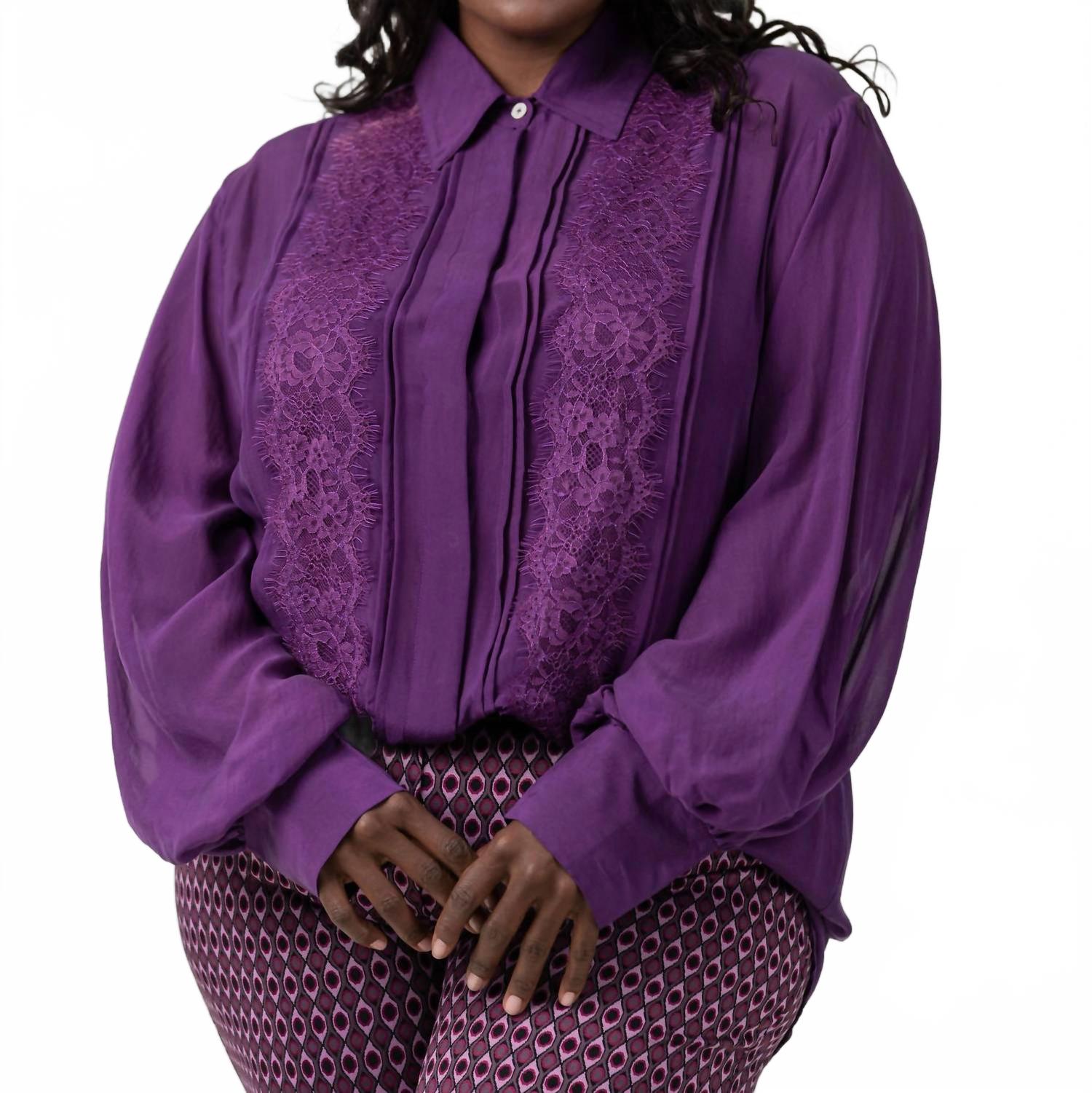 Шелковая шифоновая блуза с длинными рукавами плюс размера в фиолетовом цвете La Fuori
Шелковая шифоновая блуза с длинными рукавами плюс размера в фиолетовом цвете La Fuori