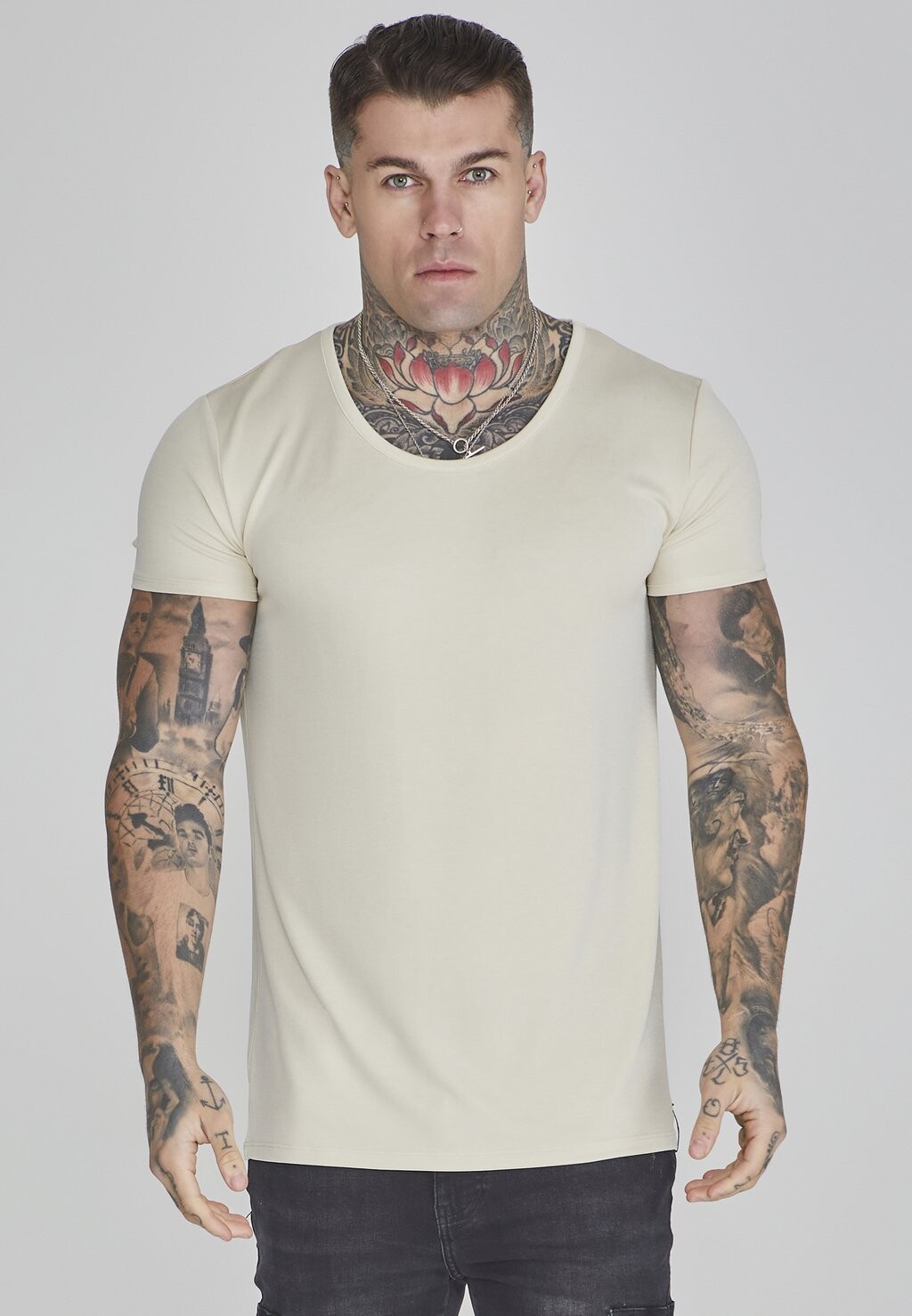 Базовая футболка Muscle Fit SIKSILK, кремовый
Базовая футболка Muscle Fit SIKSILK, кремовый