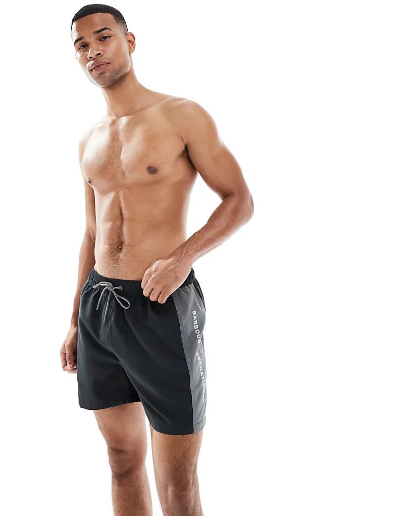 Плавки-шорты с логотипом Barbour International черного цвета
Плавки-шорты с логотипом Barbour International черного цвета