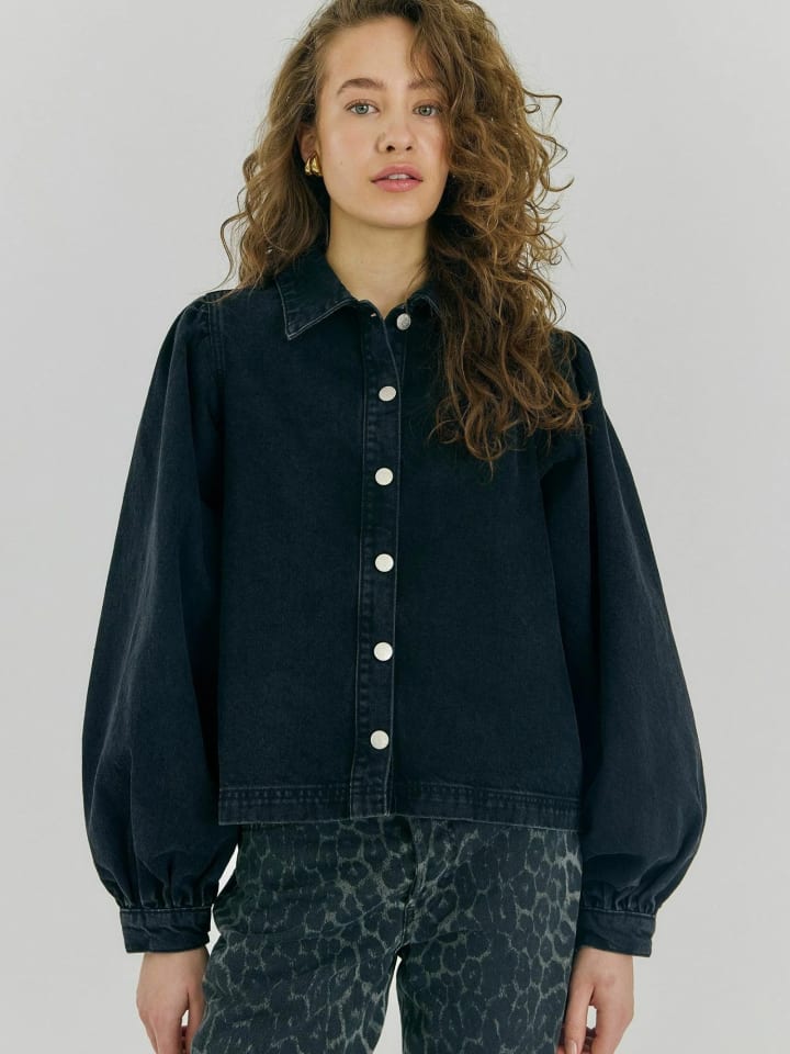 Рубашка Ninni черного цвета с потертостями Norr
Рубашка Ninni черного цвета с потертостями Norr