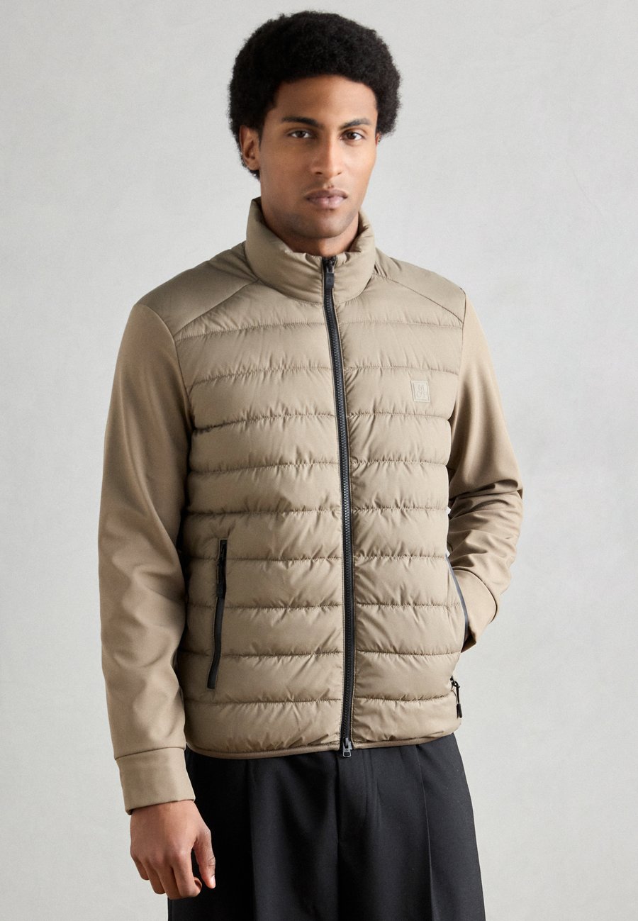 Куртка Marc O'Polo JACKET HYBRID, Pavestone/Sand
Куртка Marc O'Polo JACKET HYBRID, Pavestone/Sand