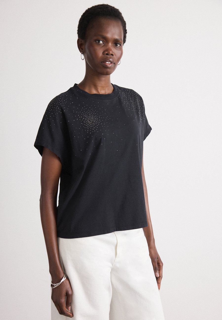 Футболка BOSS EMASON HOTFIX, Black
Футболка BOSS EMASON HOTFIX, Black