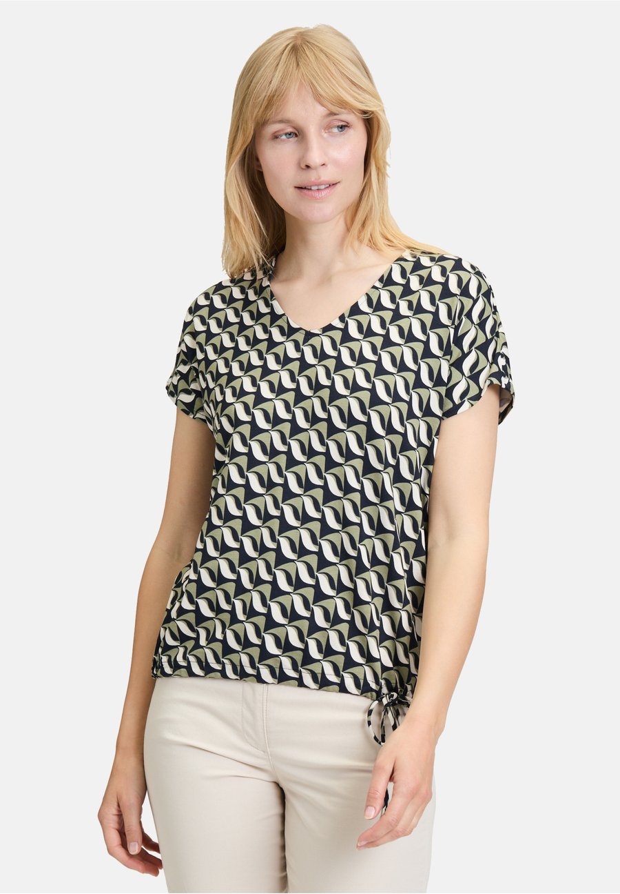Блуза Betty Barclay PRINT MIT V-AUSSCHNITT, Dark Blue Green/Green
Блуза Betty Barclay PRINT MIT V-AUSSCHNITT, Dark Blue Green/Green