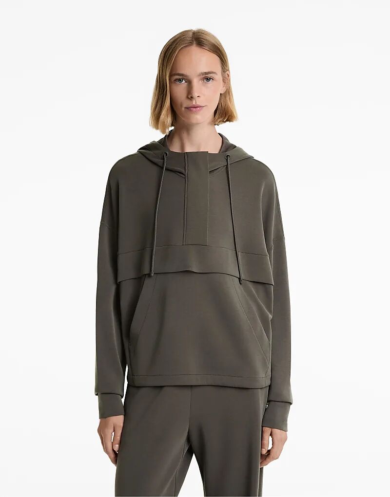 Мягкая на ощупь толстовка OYSHO с модалом и молнией черного цвета
Мягкая на ощупь толстовка OYSHO с модалом и молнией черного цвета