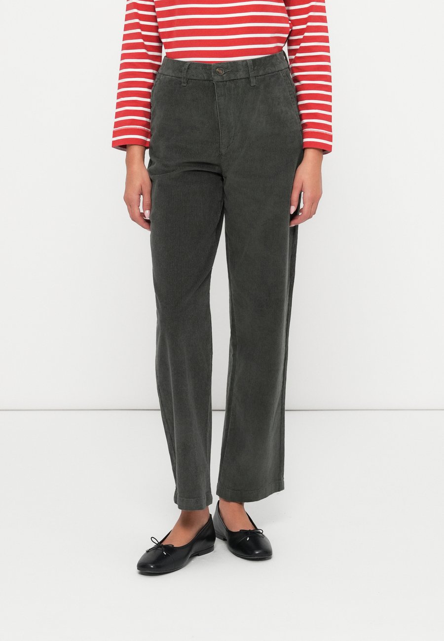 Брюки DOCKERS BLAKE, Chimera/Dark Green
Брюки DOCKERS BLAKE, Chimera/Dark Green