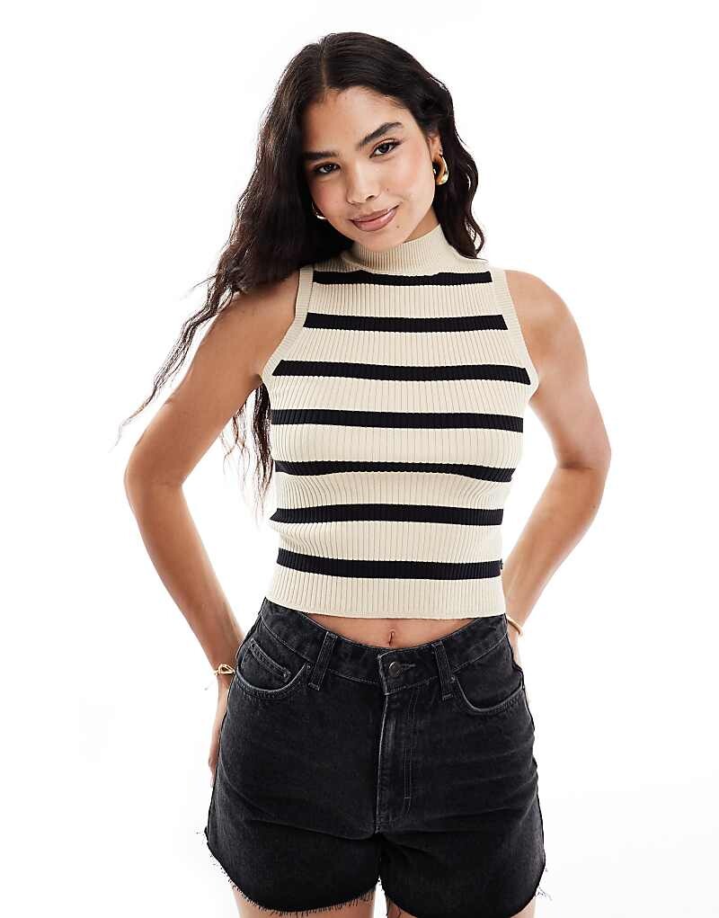 Бежевый полосатый вязаный топ без рукавов Levi's
Бежевый полосатый вязаный топ без рукавов Levi's