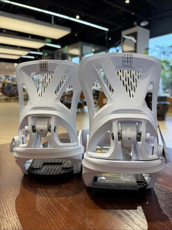 Новые крепления Burton step on для мужчин и женщин, от начинающих до продвинутых, быстросъемные для сноуборда w26 белые с двойной задней пластиной женские размер s
Новые крепления Burton step on для мужчин и женщин, от начинающих до продвинутых, быстросъемные для сноуборда w26 белые с двойной задней пластиной женские размер s