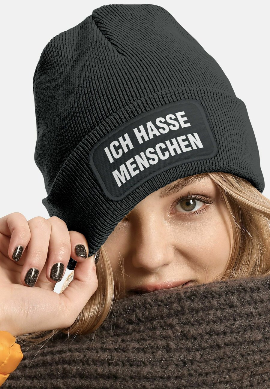 Шапка MoonWorks MIT PATCH SPRUCH ICH HASSE MENSCHEN, Dunkelgrau/Anthracite
Шапка MoonWorks MIT PATCH SPRUCH ICH HASSE MENSCHEN, Dunkelgrau/Anthracite
