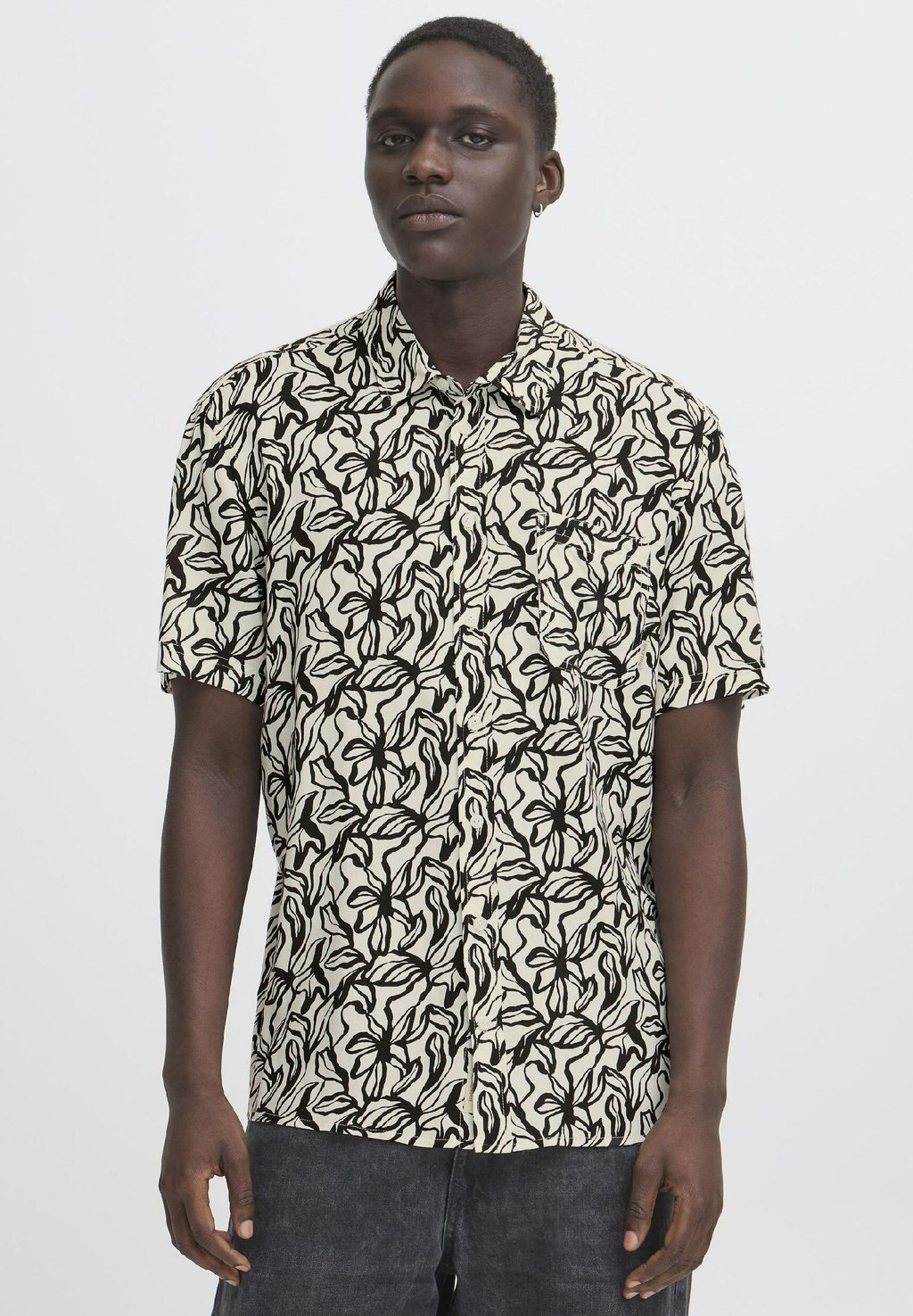 Рубашка BHAVIAN Blend, черный
Рубашка BHAVIAN Blend, черный