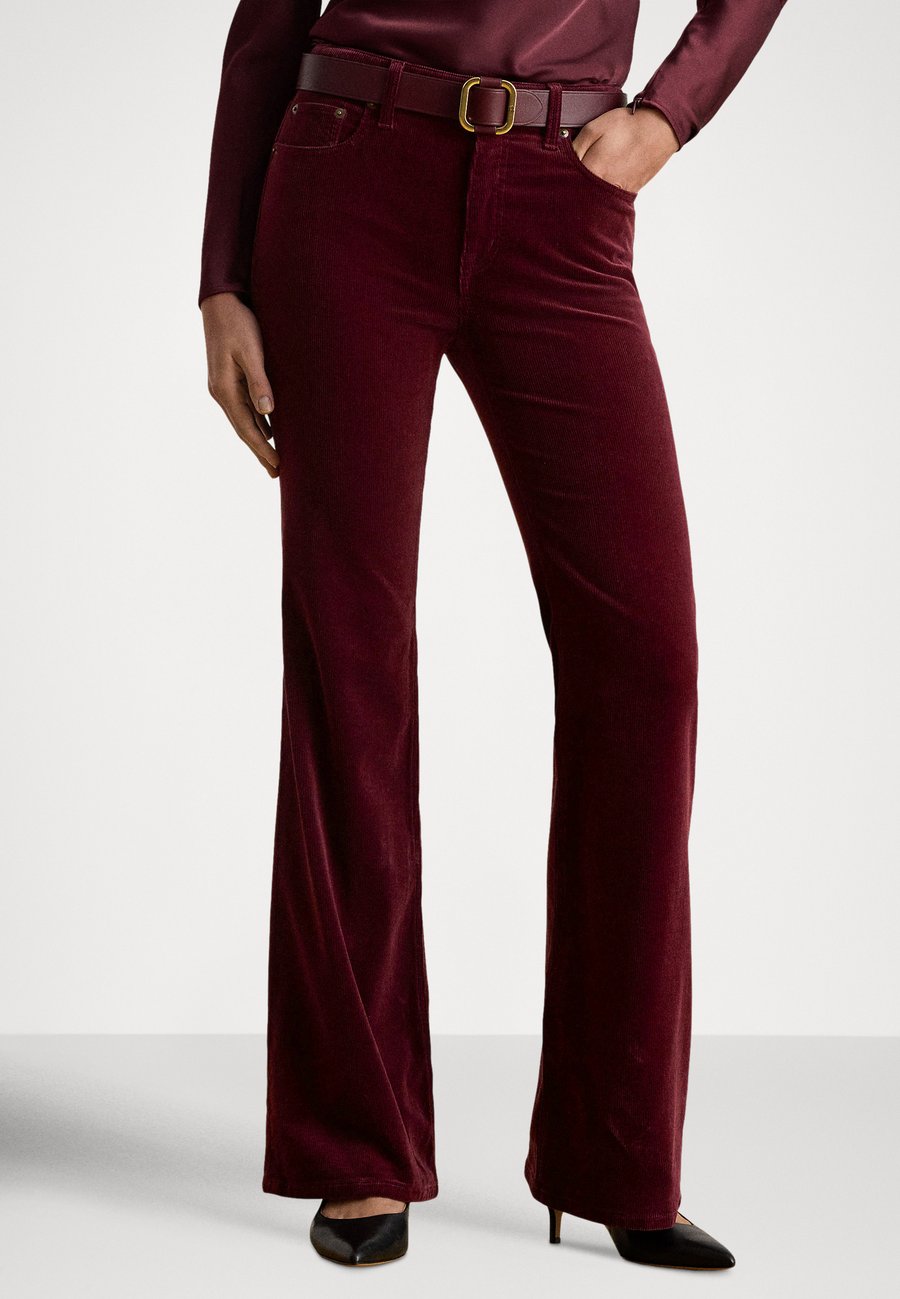Брюки Lauren Ralph Lauren HIGH-RISE CORDUROY FLARE PANT, Dark Garnet/Bordeaux
Брюки Lauren Ralph Lauren HIGH-RISE CORDUROY FLARE PANT, Dark Garnet/Bordeaux