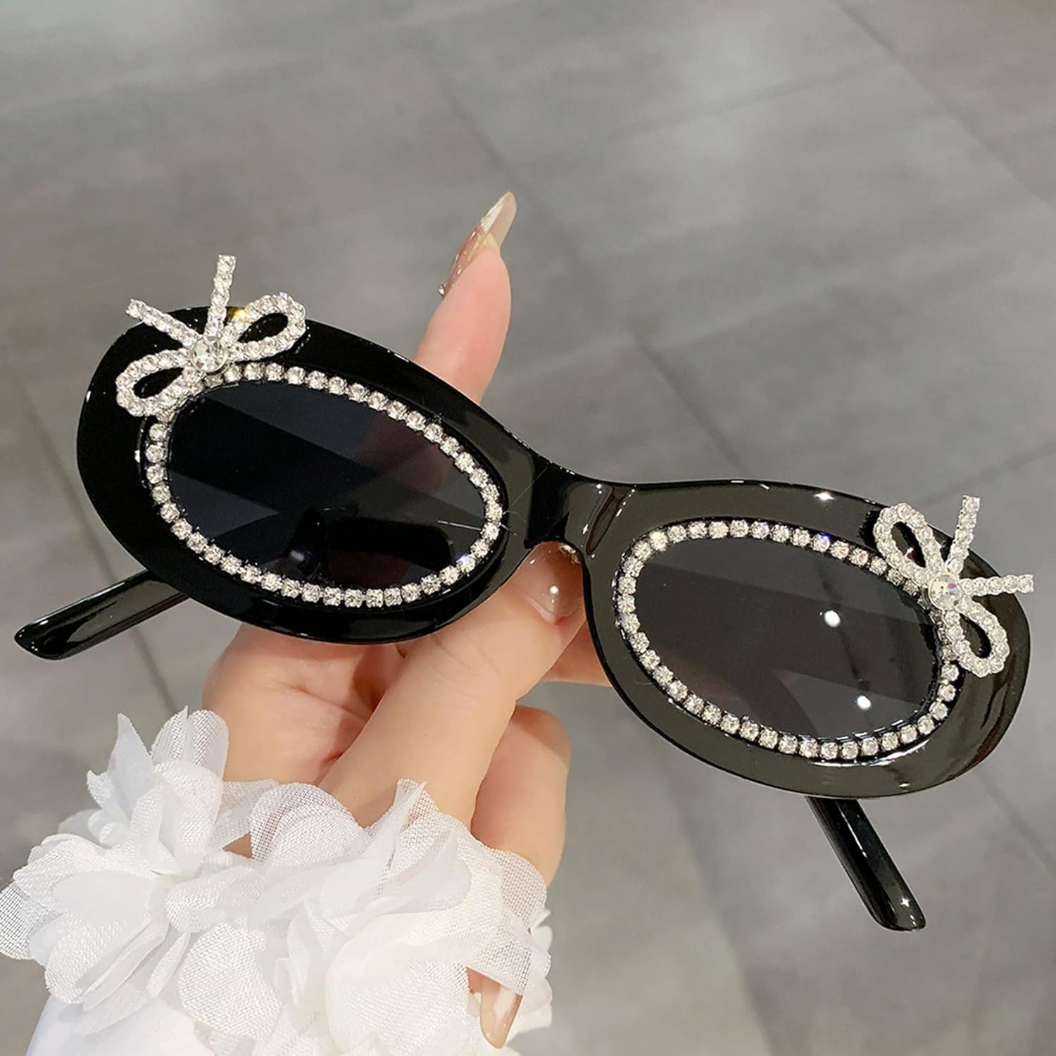 bullabulling Ретро овальные солнцезащитные очки с бриллиантовым бантом, модные женские солнцезащитные очки со стразами для вечеринок, защита от ультрафиолета UV400, C4
bullabulling Ретро овальные солнцезащитные очки с бриллиантовым бантом, модные женские солнцезащитные очки со стразами для вечеринок, защита от ультрафиолета UV400, C4