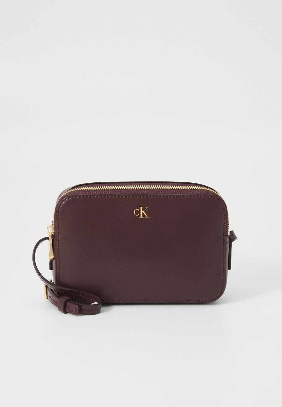 Сумка кросс-боди Calvin Klein HARDWARE MONOGRAM, Fudge/Dark Brown
Сумка кросс-боди Calvin Klein HARDWARE MONOGRAM, Fudge/Dark Brown