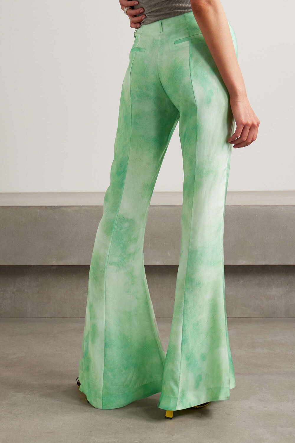 ACNE STUDIOS Расклешенные брюки из твила с принтом тай-дай, зеленый
ACNE STUDIOS Расклешенные брюки из твила с принтом тай-дай, зеленый