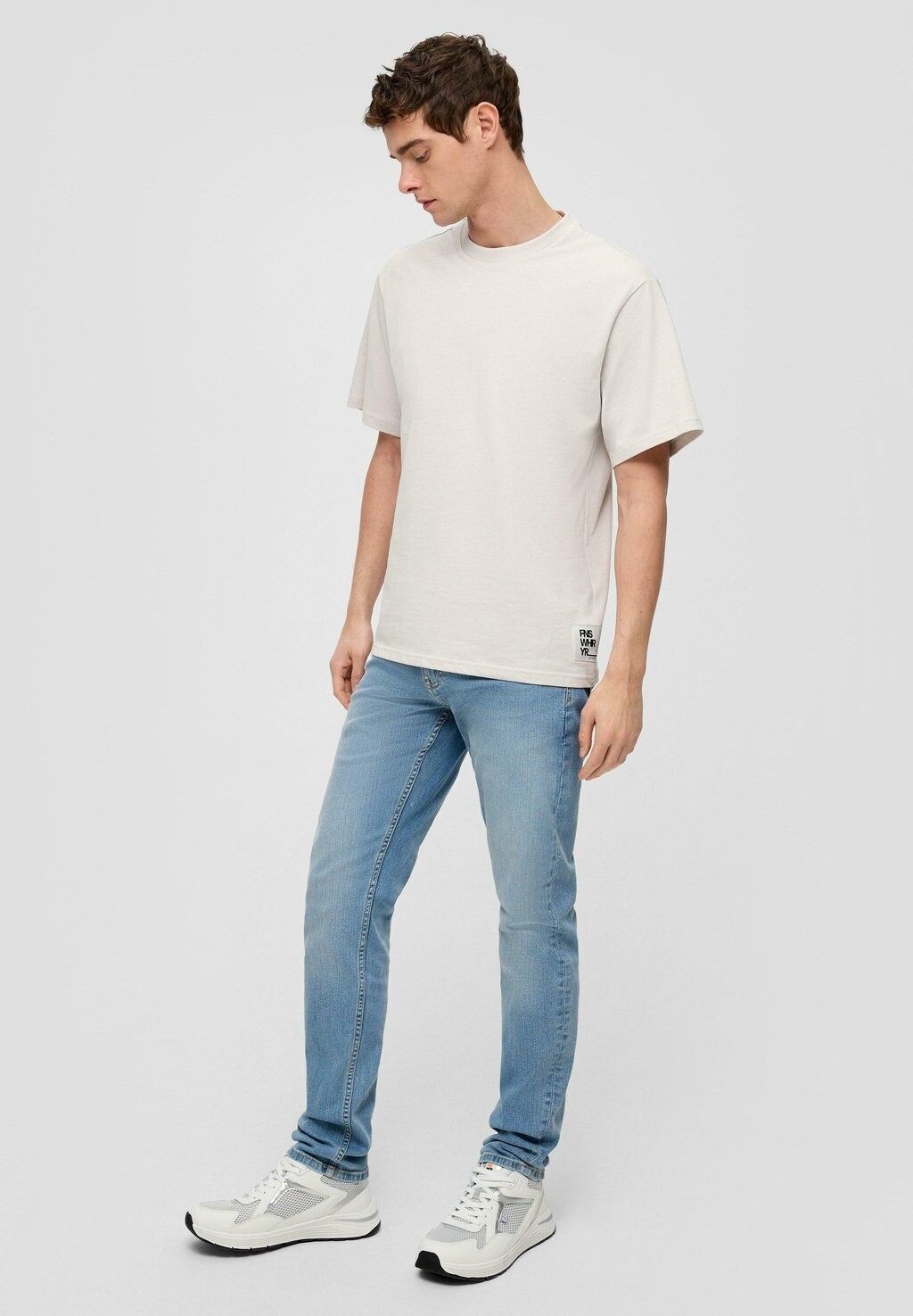 Джинсы приталенного кроя MID RISE QS, цвет blau
Джинсы приталенного кроя MID RISE QS, цвет blau