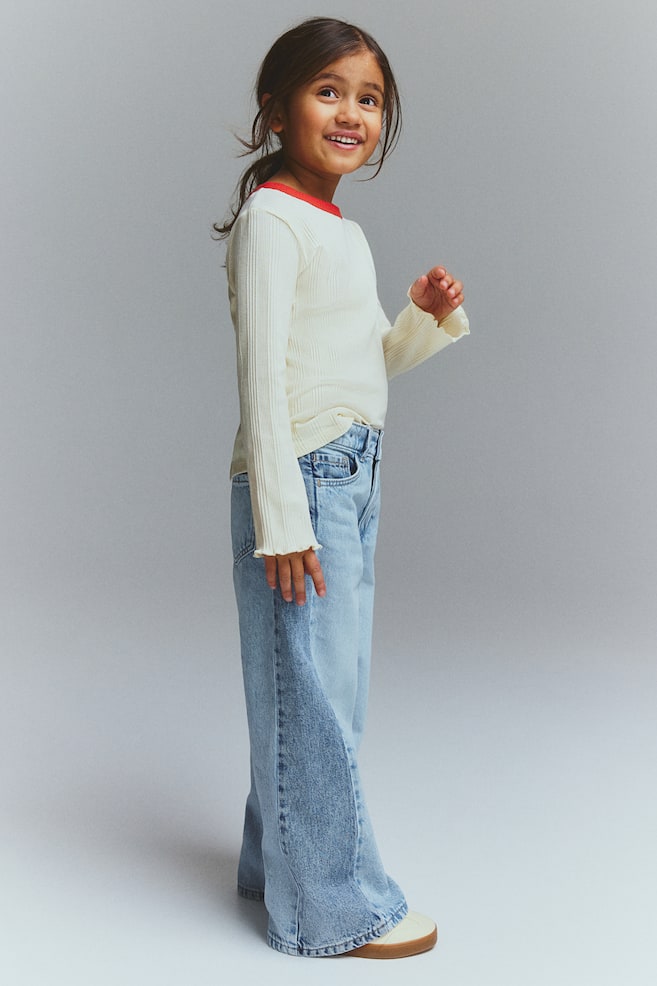 Джинсы с широкими штанинами H&M, голубой
Джинсы с широкими штанинами H&M, голубой