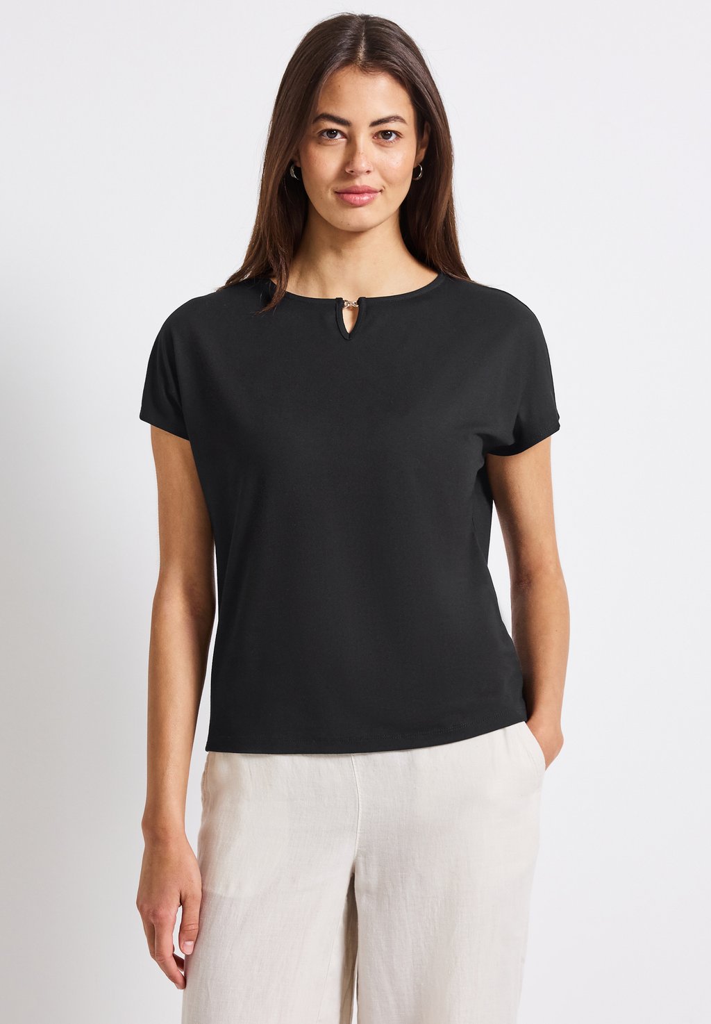 Базовая футболка MIT CUT OUT Street One, черный 
Базовая футболка MIT CUT OUT Street One, черный