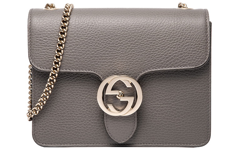 GUCCI Сумка-мессенджер из личи коровьей кожи с подвеской
GUCCI Сумка-мессенджер из личи коровьей кожи с подвеской