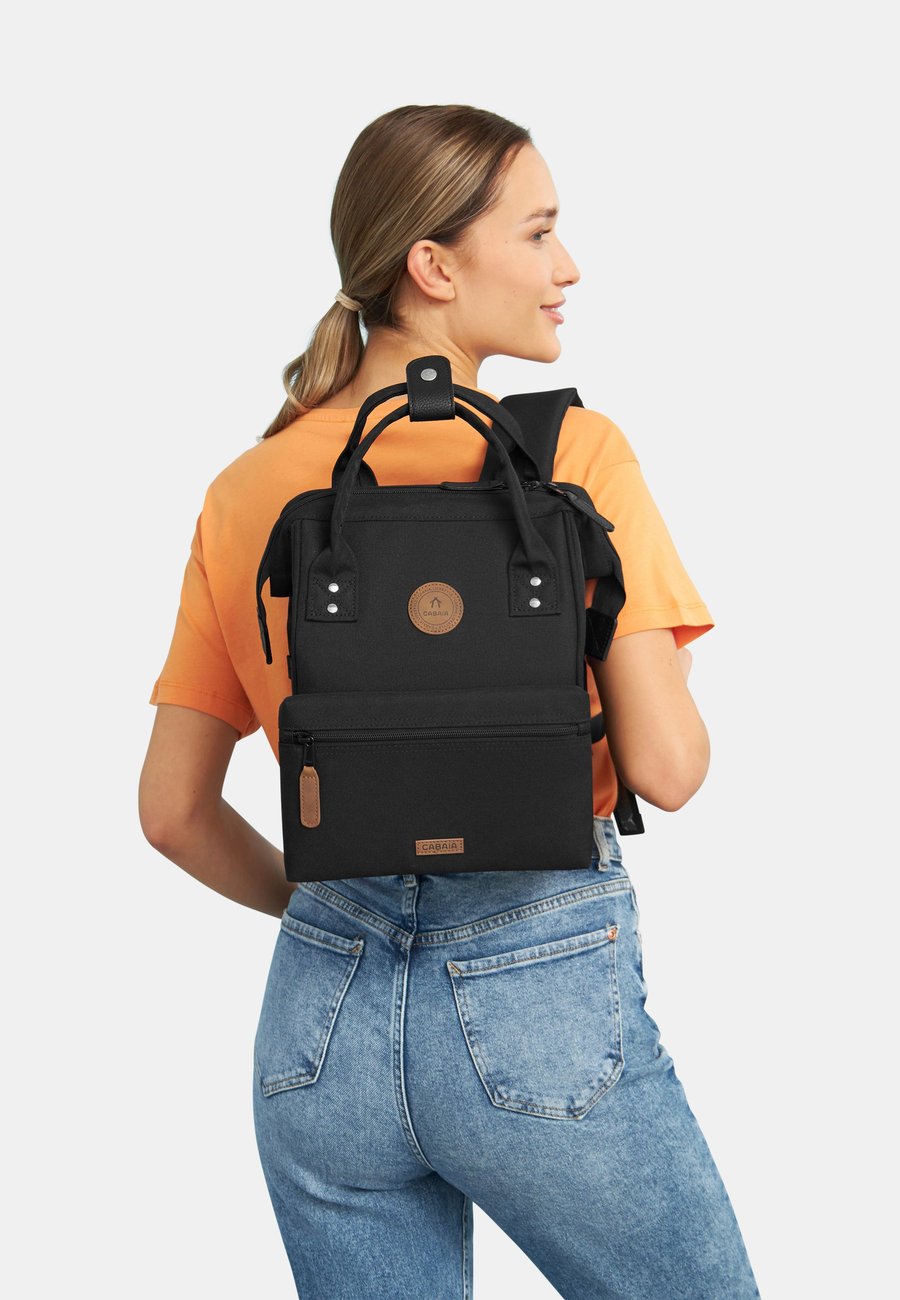 Рюкзак Cabaia ADVENTURER MINI, Black/Mottled Black
Рюкзак Cabaia ADVENTURER MINI, Black/Mottled Black