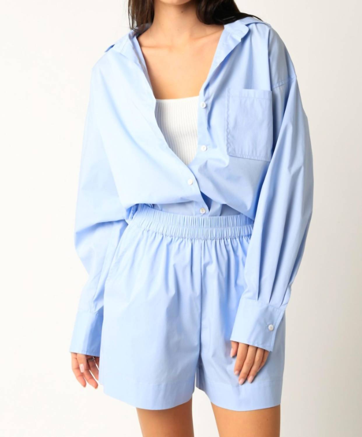 Рубашка Кейт однотонная на пуговицах светло-голубого цвета OLIVACEOUS
Рубашка Кейт однотонная на пуговицах светло-голубого цвета OLIVACEOUS