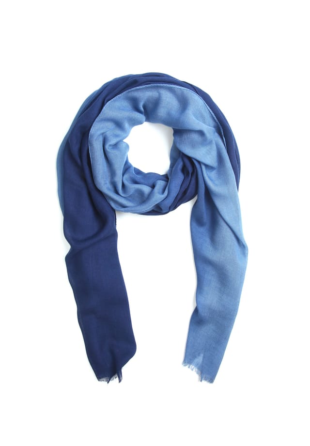 Шарф Рената с открытыми краями Collezione Alessandro, синий
Шарф Рената с открытыми краями Collezione Alessandro, синий