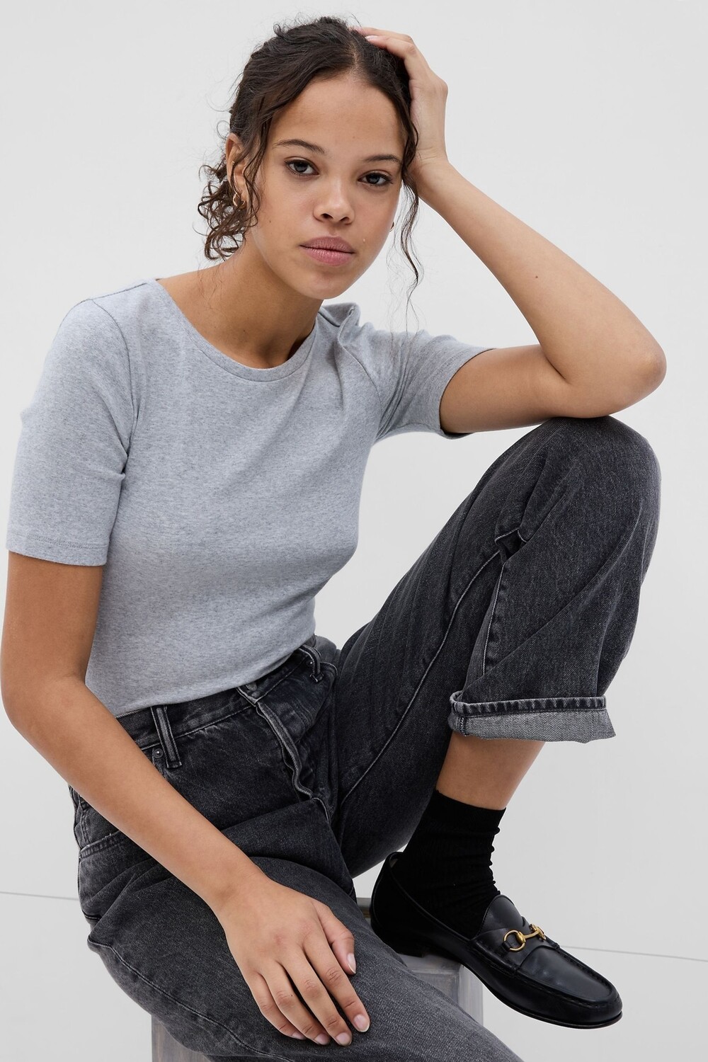 Современная футболка с короткими рукавами и круглым вырезом Gap, серый
Современная футболка с короткими рукавами и круглым вырезом Gap, серый