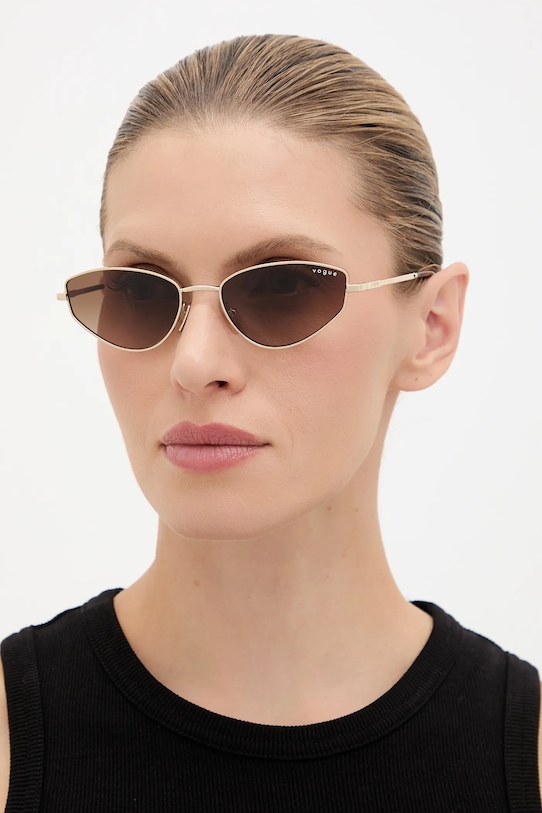 Солнцезащитные очки Vogue, золотой
Солнцезащитные очки Vogue, золотой