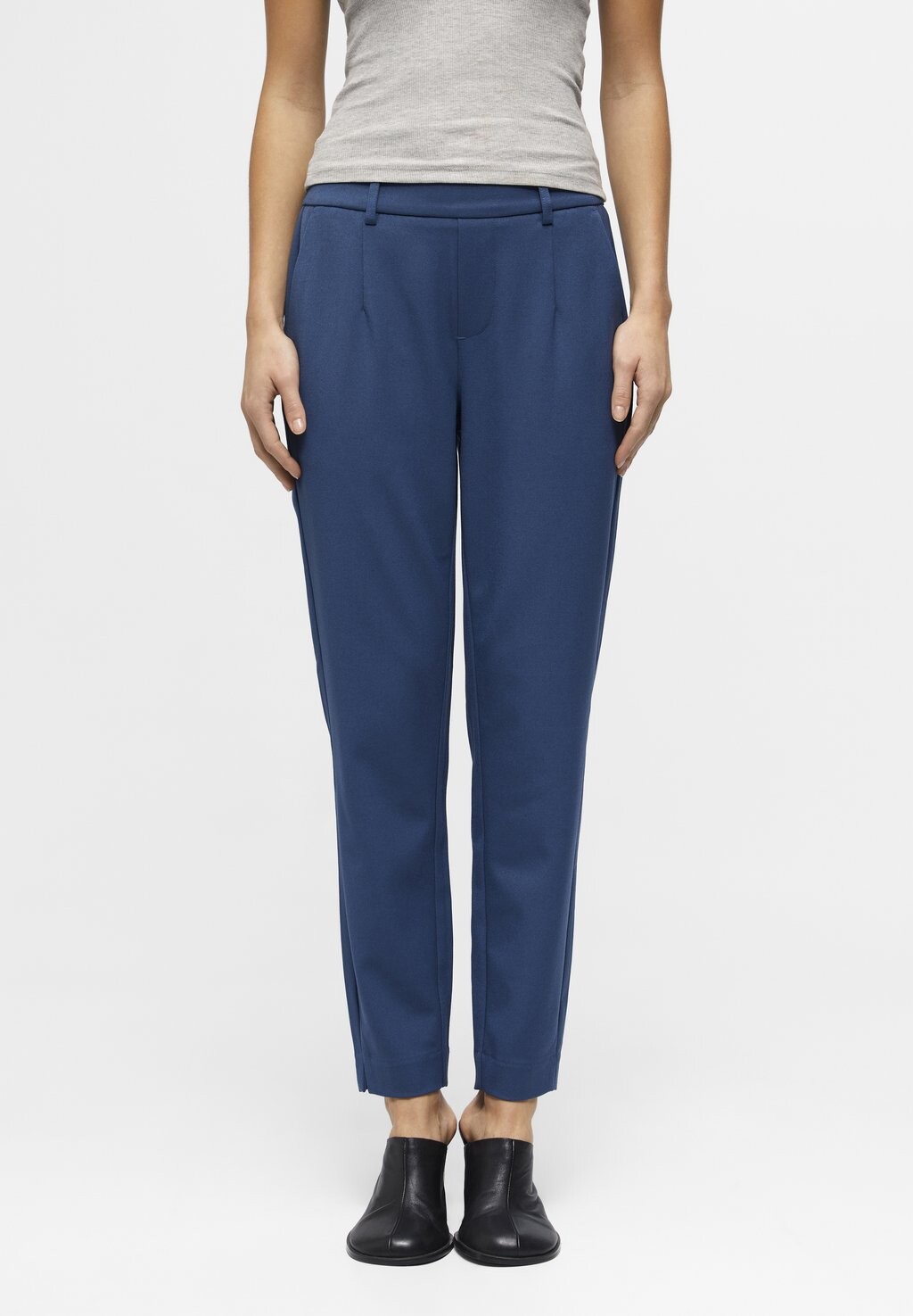Брюки Objlisa Slim Object, цвет dark denim
Брюки Objlisa Slim Object, цвет dark denim