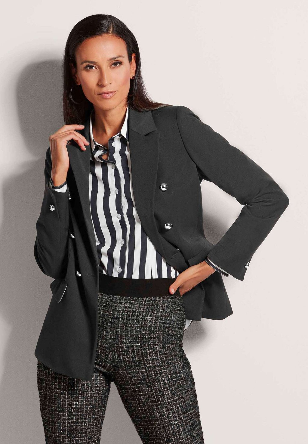 Блейзер MADELEINE, черный
Блейзер MADELEINE, черный