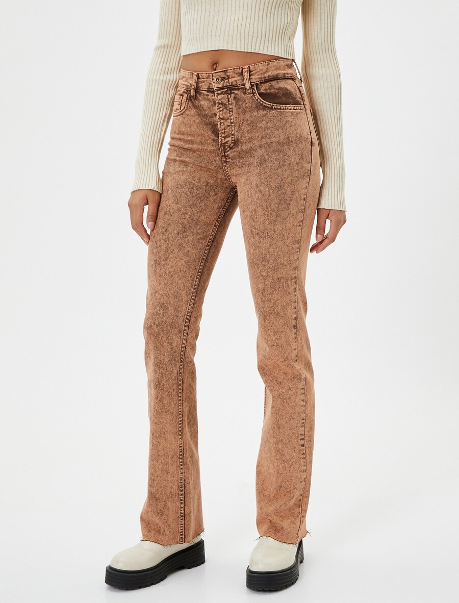 Расклешенные джинсы Koton, цвет Mocha
Расклешенные джинсы Koton, цвет Mocha